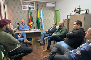 Prefeito reúne entidades tradicionalistas para organizar Semana Farroupilha