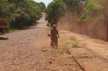 Secretaria de Obras realiza limpeza urbana