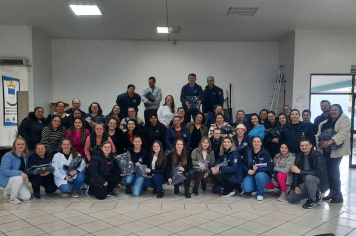 Secretaria de Saúde entrega uniformes aos servidores