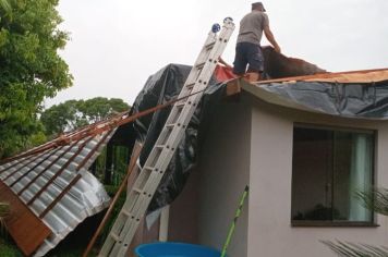 Temporal causa danos e mobiliza equipe da Secretaria de Obras e Defesa Civil