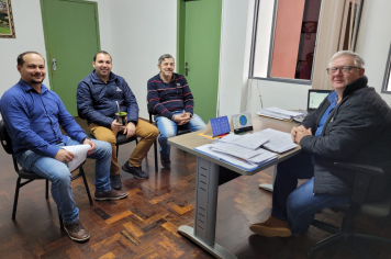 Prefeito recepciona novo engenheiro agrônomo da Emater Municipal