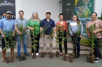 Secretaria de Agricultura doa 100 mudas para distribuir durante a Rua do Lazer