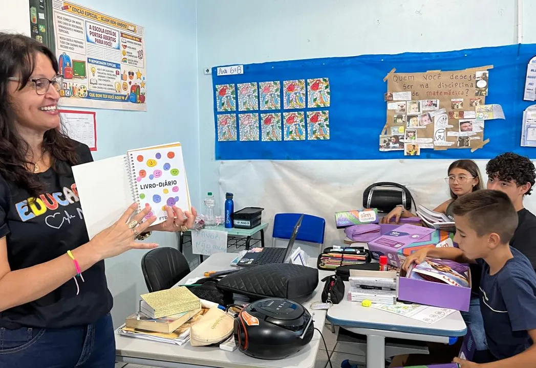 Alunos da rede Municipal recebem kits pedagógicos do Sistema de Ensino SIM