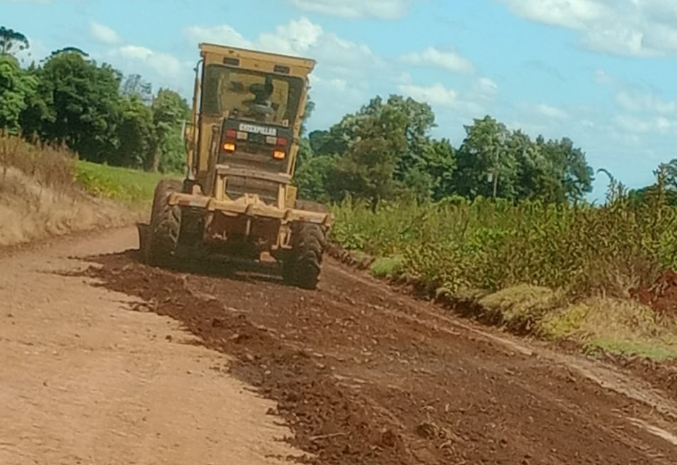 Secretaria de Obras realiza melhorias nas estradas das Linhas 29 e 32