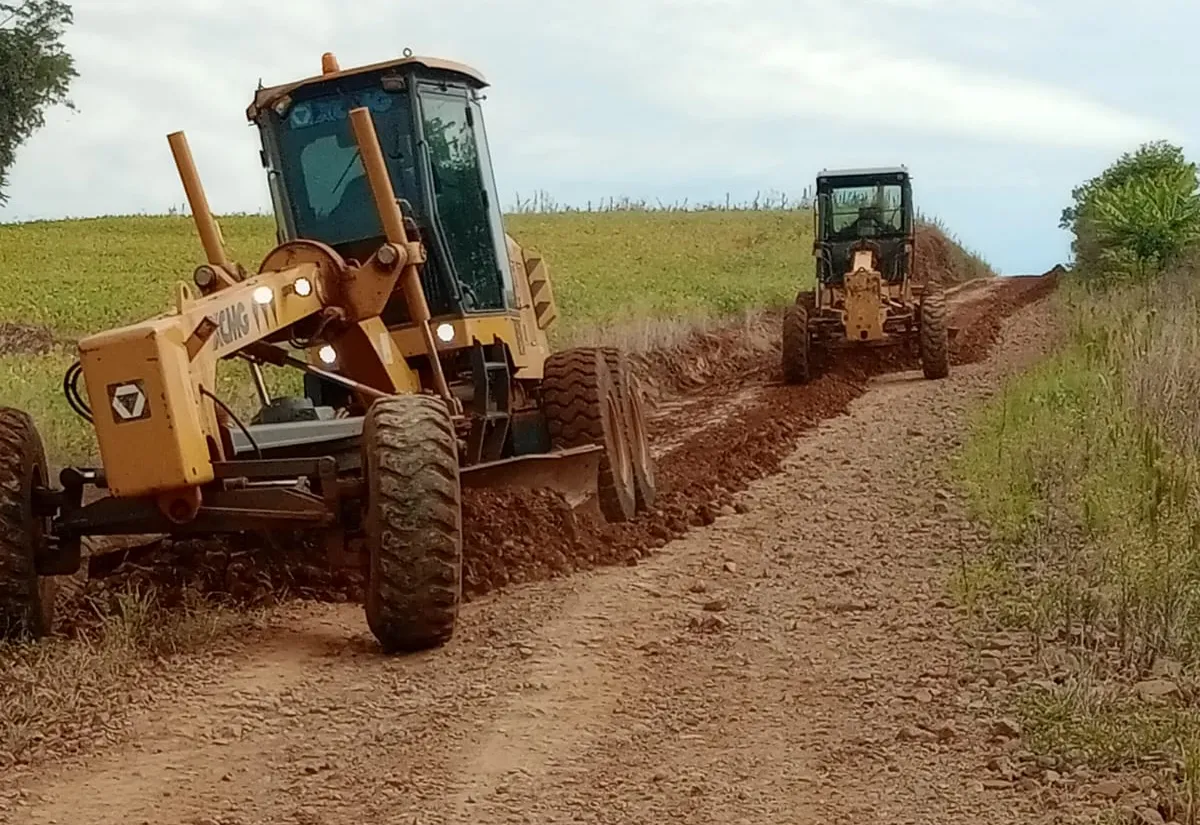 Secretaria de Obras realiza melhorias em estradas do interior 