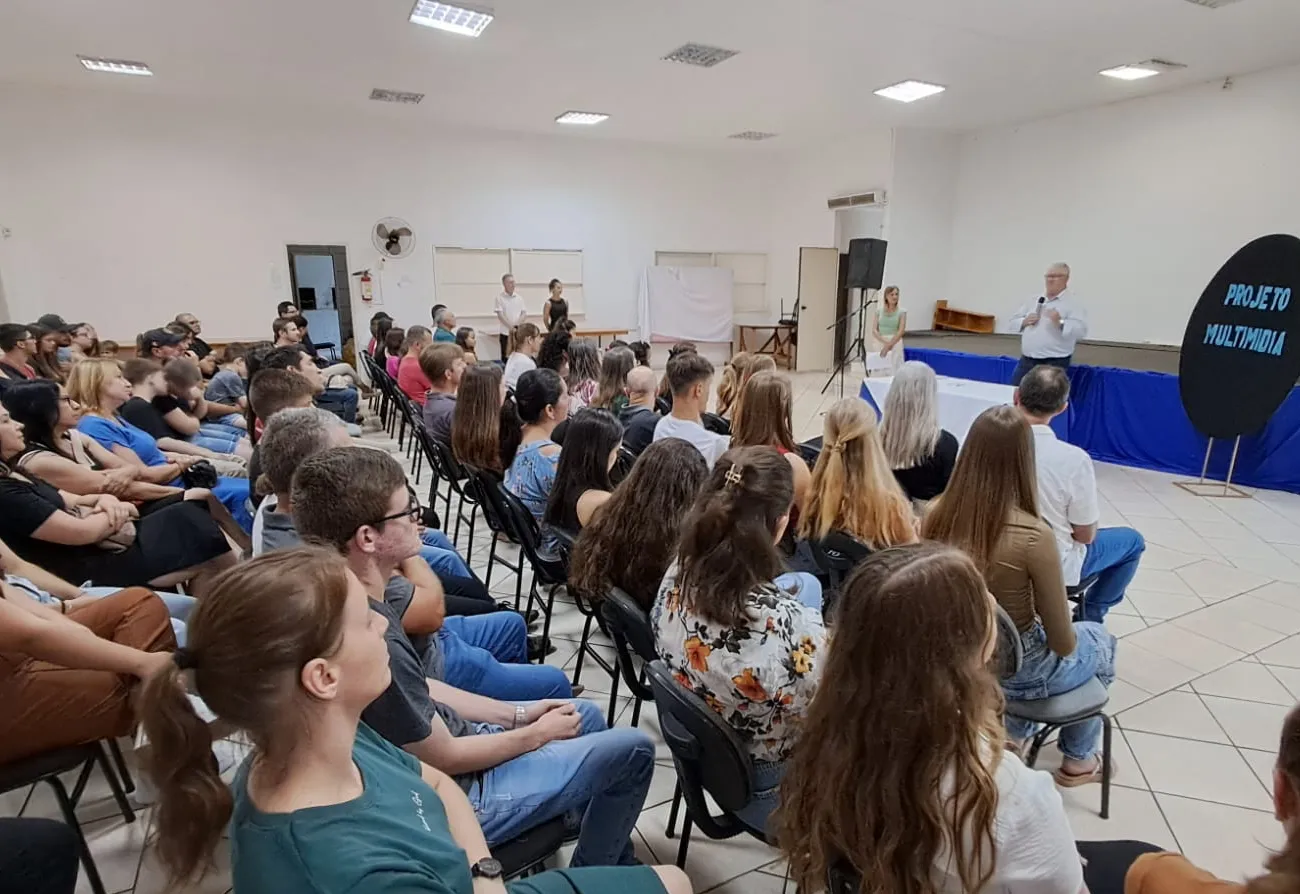 Mais de 60 alunos concluem curso de Informática do Projeto Multimídia