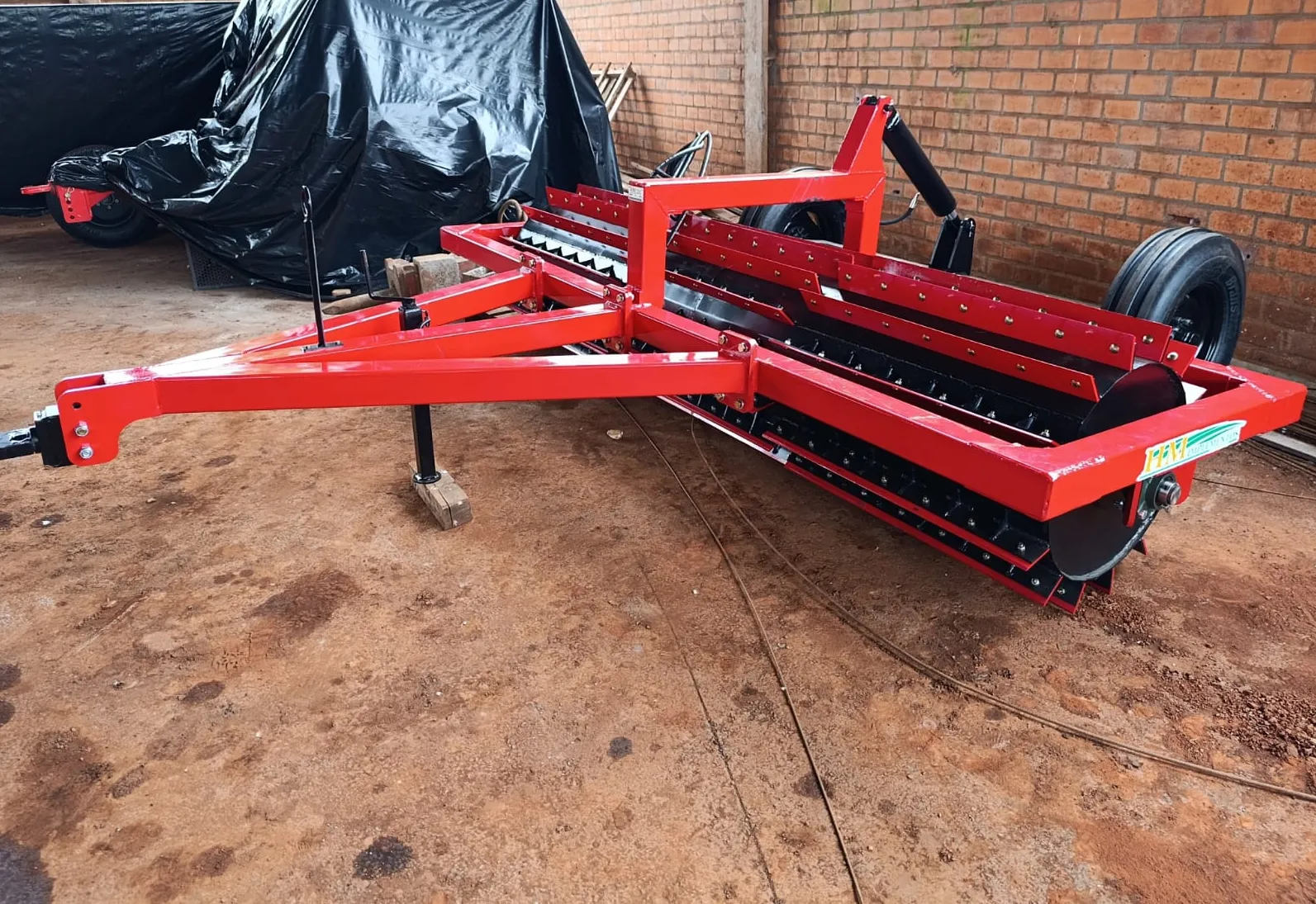 Município recebe rolo faca