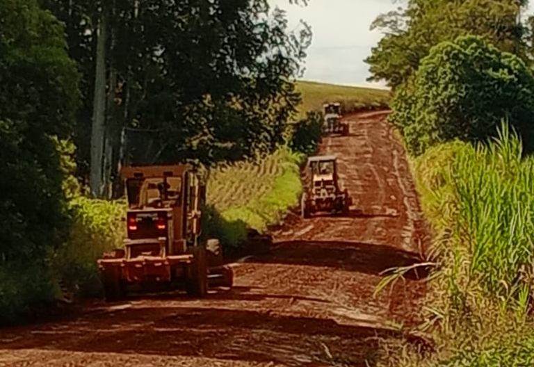 Avançam as obras de patrolamento na ERS-514 