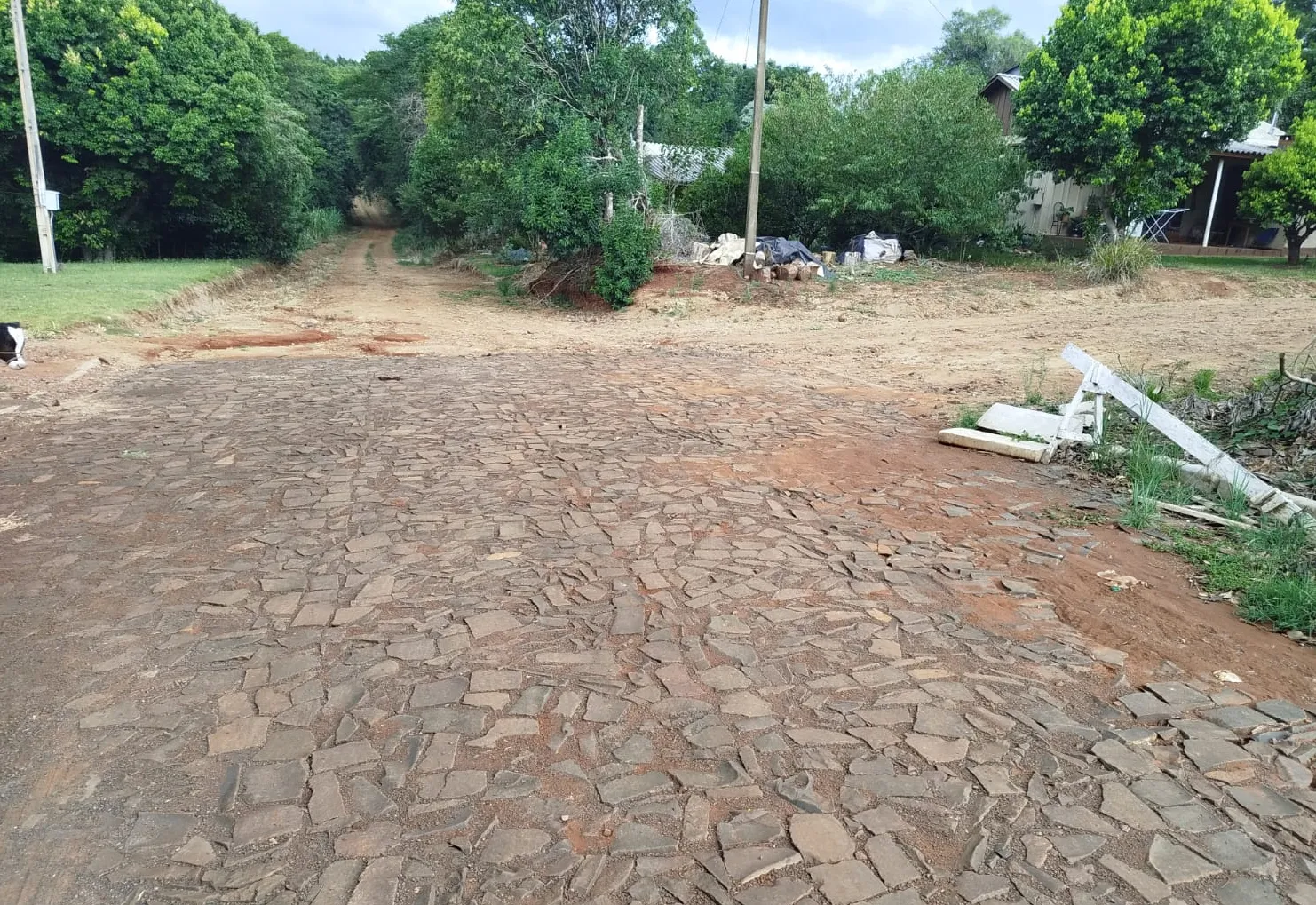 Executivo autoriza conclusão do calçamento na Linha 26