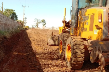 Secretaria de Obras realiza cascalhamento na estrada da Linha 18