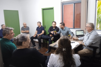 Prefeitos se reúnem em Ajuricaba para discutir parceria na implementação do programa Família Acolhedora