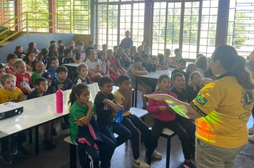 Ação voltada à saúde bucal é realizada na Escola Estadual João Carlini