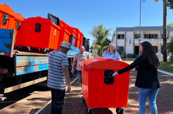 Ajuricaba recebe 30 containers para aprimorar a gestão dos resíduos sólidos